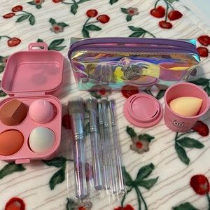 Brand new makeup brushes & sponges! Never been used.